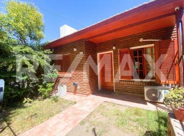 Casa · 61m² · 8 Ambientes · Casa 3 Dorm. y 2 Duplex