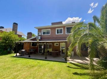 Casa · 220m² · 5 Ambientes · 2 Cocheras · Casa en Venta Village del Parque con Pileta Hudson