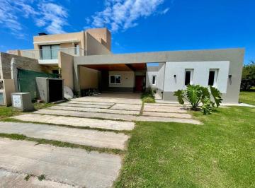 Casa · 225m² · 4 Ambientes · 2 Cocheras · Venta Casa 3 Dorm. en Las Cañitas Malagueño