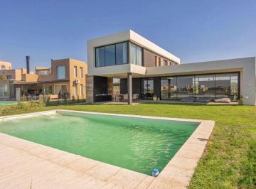 Casa · 220m² · 4 Ambientes · 2 Cocheras · Alquiler Anual Casa a La Laguna San Sebastian A11