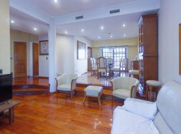 Casa · 220m² · 7 Ambientes · 2 Cocheras · Casa 7 Amb Jardín Quincho Lavadero Cochera