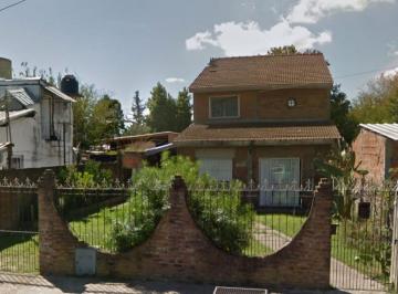 Casa · 130m² · 3 Ambientes · 2 Cocheras · Casa en 2 Plantas con Jardin Cochera Parque Atras