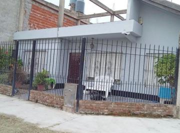 Casa · 70m² · 4 Ambientes · 1 Cochera · Venta Casa 4 Ambientes con Fondo Libre y Cochera