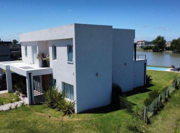 Casa · 231m² · 4 Ambientes · 4 Cocheras · Super! Casa 4 Ambtes - Lagos de San Eliseo - Permuta!