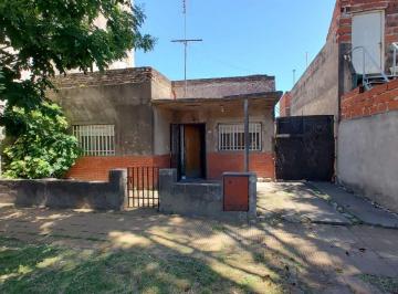 Casa · 72m² · 3 Ambientes · 1 Cochera · Casa America 3 Amb, Apto Credito, Lote Propio!