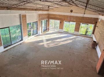 Bodega-Galpón · 300m² · Salon Galpon en Alquiler Fontana - Gran Terreno