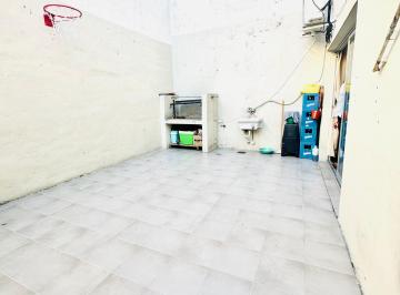 PH de 3 ambientes, Pompeya · Venta PH de 3 Ambientes Nueva Pompeya con Gran Patio y Parrilla Sin Expensas. Impecable Estado! 82 m²
