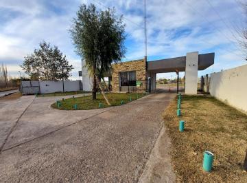 Casa · 60m² · 1 Ambiente · 1 Cochera · Casa en B° Cerrado "Estilo Chacra" - Cipolletti