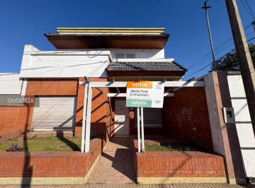 Casa · 207m² · 9 Ambientes · 2 Cocheras · Casa Amplia en Villa Rosa - Oportunidad de Inversión