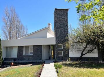 Casa · 360m² · 13 Ambientes · 6 Cocheras · Casa en Venta - 3 Dorm. 3 Baños - Cochera - 1.250 m² - Villa Carlos Paz