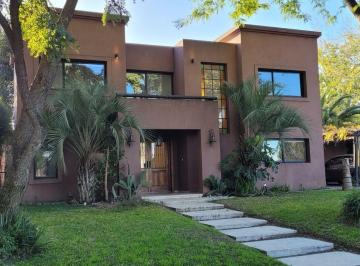 Casa · 220m² · 5 Ambientes · 2 Cocheras · Casa en Alquiler en Santa Clara, Villanueva, Tigre