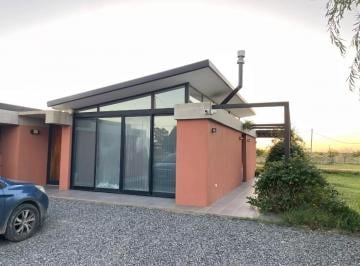 Casa · 145m² · 3 Ambientes · 2 Cocheras · Casa en Venta - 2 Dorm. 2 Baños - 2.100 m² - Berisso
