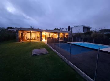 Casa · 220m² · 4 Ambientes · Oportunidad Hermosa Casa 4 Ambientes en Arenas del Sur