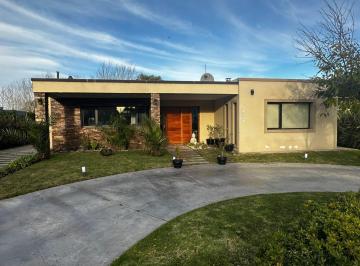 Casa · 220m² · 4 Ambientes · Oportunidad Hermosa Casa 4 Ambientes en Arenas del Sur