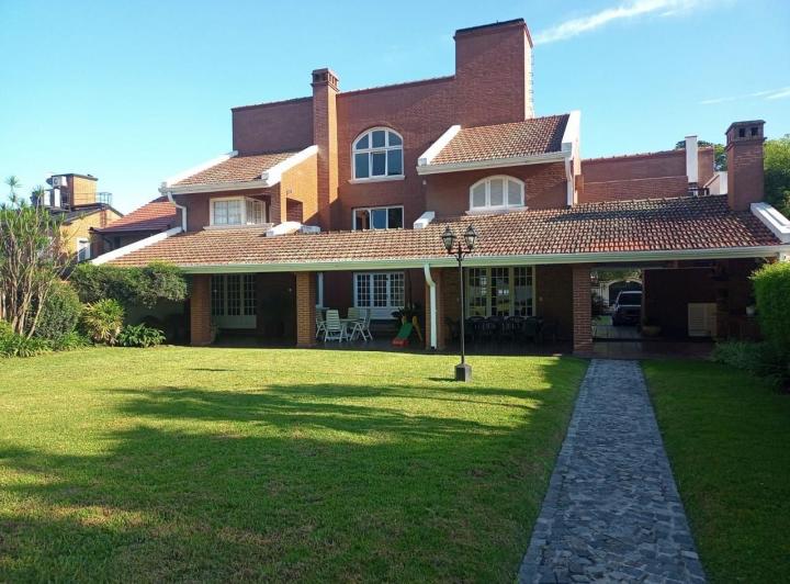 Casa · 625m² · 5 Ambientes