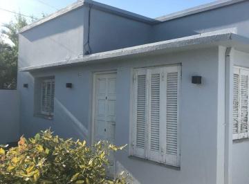 Casa · 106m² · 2 Dormitorios · 1 Cochera · Se Vende Casa Americana de 3 Amb con Garage/parrilla.