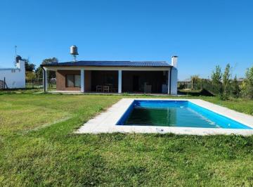 Casa · 105m² · 4 Ambientes · Casa en Venta - 3 Dorm. 1 Baño - 1118 m² - Florencio Varela