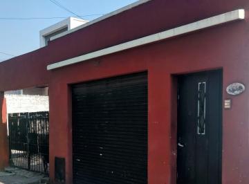 Casa de 3 ambientes, General San Martín · Propiedad Inmueble / San Martín / Lote 8.66x43.98 / Zona Industrial Dominante
