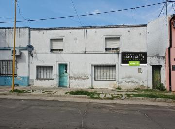 Terreno de 3 ambientes, Gualeguaychú · Casa Semi - Centrica a Refaccionar o Demoler en Gran Terreno en Gualeguaychú.