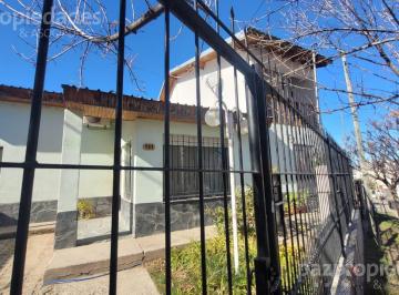 Casa · 177m² · 3 Dormitorios · Casa Ideal Para Reciclar en Pleno Santa Genoveva.
