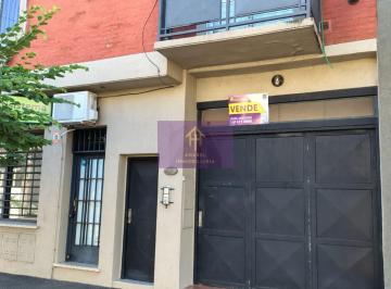 Casa · 261m² · 10 Ambientes · 2 Cocheras · Barrio Candioti Casa con Pileta + Dos Deptos + Local