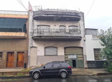 Bodega-Galpón · 659m² · Galpón y 3 Dptos S/ Lote 384 m² - 659 m² Cub. - Barracas