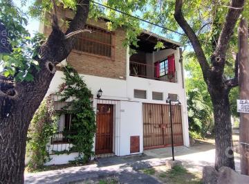 Casa · 70m² · 3 Ambientes · Casa 3 Ambientes con Balcón en Castelar en Alquiler.