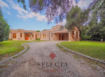 Casa · 385m² · 5 Ambientes · 2 Cocheras · En Venta! Casa Planta Baja - Lomas de La Carolina