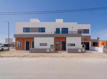 Casa · 125m² · 4 Ambientes · 1 Cochera · En Venta! Duplex 3 Dorm - Rincones de Manatiales