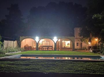 Casa · 145m² · 5 Ambientes · Casa en Alquiler Temporario Bella Vista