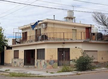 Casa · 200m² · 8 Ambientes · 2 Cocheras · Casa en Venta en Maipú
