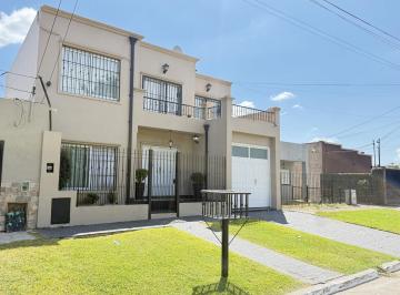 Casa · 427m² · 6 Ambientes · 1 Cochera · Hermosa Casa en Hipólitoe Irigoyen Al 200