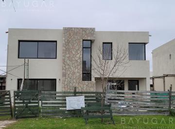 Casa · 220m² · 5 Ambientes · 2 Cocheras · Venta Casa - Barrio Privado Lagoon Pilar / Pilar
