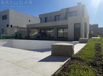 Casa · 220m² · 5 Ambientes · 2 Cocheras · Venta Casa - Barrio Privado Lagoon Pilar / Pilar