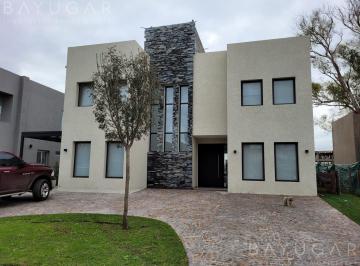 Casa · 250m² · 5 Ambientes · 2 Cocheras · Venta Casa - Barrio Privado Lagoon Pilar / Pilar