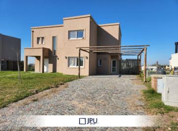 Casa · 200m² · 4 Ambientes · 2 Cocheras · Casa en Venta San Matias Area 4 - 4 Ambientes