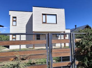 Casa · 115m² · 5 Ambientes · 2 Cocheras · Casa en Venta en Bariloche. Apta Crédito