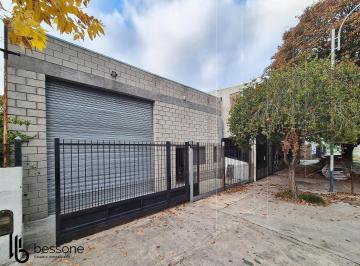Bodega-Galpón · 334m² · 1 Ambiente · 2 Cocheras · Galpón Depósito en Las Avs