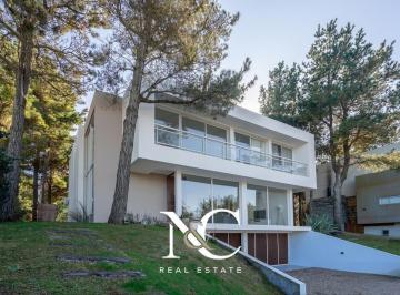 Casa · 310m² · 6 Ambientes · 3 Cocheras · Casa en Alquiler en Costa Esmeralda