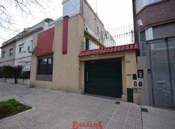 Casa · 225m² · 4 Ambientes · 2 Cocheras · Hermosa Casa 5 Ambientes con Patio Quincho Garage y Terraza.