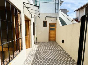 Casa · 52m² · 2 Ambientes · PH a Estrenar con Patio Propio en Alquiler! en Pb.