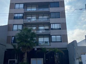 Departamento de 2 ambientes, Lanús · Hermoso Depto de 2 Amb Al Frente C/ Cochera