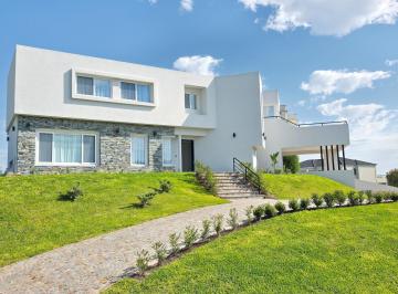 Casa · 1000m² · 6 Ambientes · 2 Cocheras · Casa en Alquiler en La Reserva Cardales