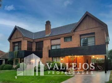 Casa · 306m² · 7 Ambientes · 1 Cochera · Exclusiva Casa Quinta en Canning - El Venado