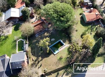 Casa · 265m² · 4 Ambientes · 1 Cochera · Casa 3 Dorm. en Funes