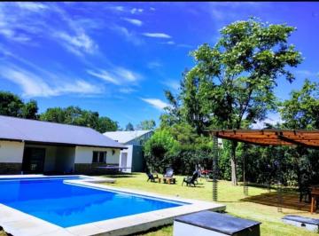 Casa · 200m² · 3 Ambientes · 3 Cocheras · Casa en Venta - 2 Dorm. 3 Baños - 1.000 m² - Tortuguitas