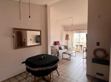 Departamento de 3 ambientes, Villa Carlos Paz · Alquiler Anual de 2 Dorm. con Cochera en Av Carcano con Balcón