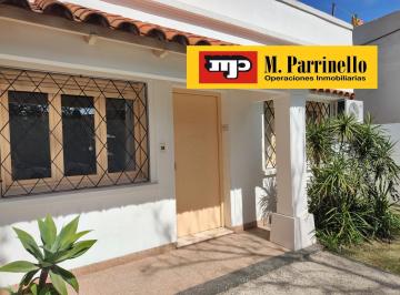 Casa · 152m² · 3 Ambientes · 1 Cochera · Oportunidad! Casa Sobre Lote de 300 m² - en Venta