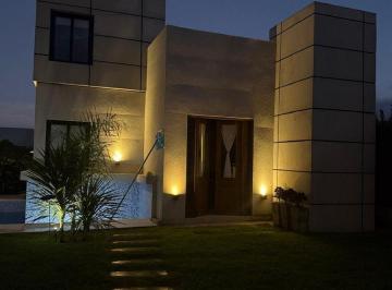 Casa · 274m² · 3 Ambientes · 2 Cocheras · Casa en Venta en Barrio Villa Atilia