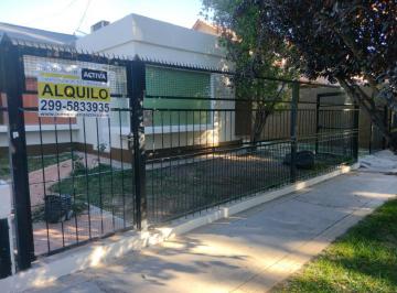 Casa de 5 ambientes, Neuquén · Alquiler: Casa en Jardines del Rey. Planta Baja.